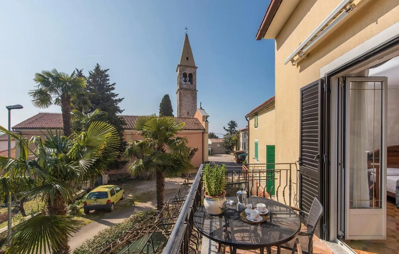 Guest house Apartment Complex Orzan Lovrecica