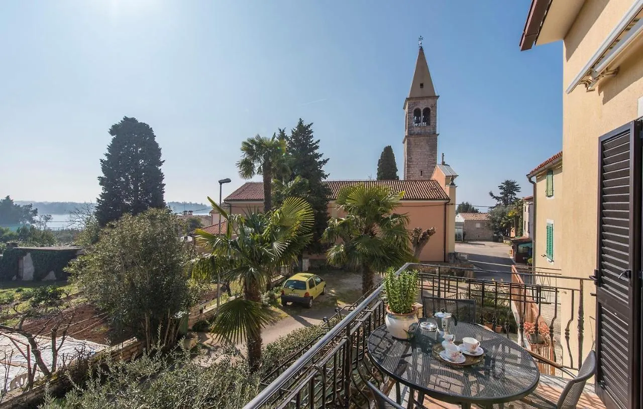 Guest house Apartment Complex Orzan Lovrecica