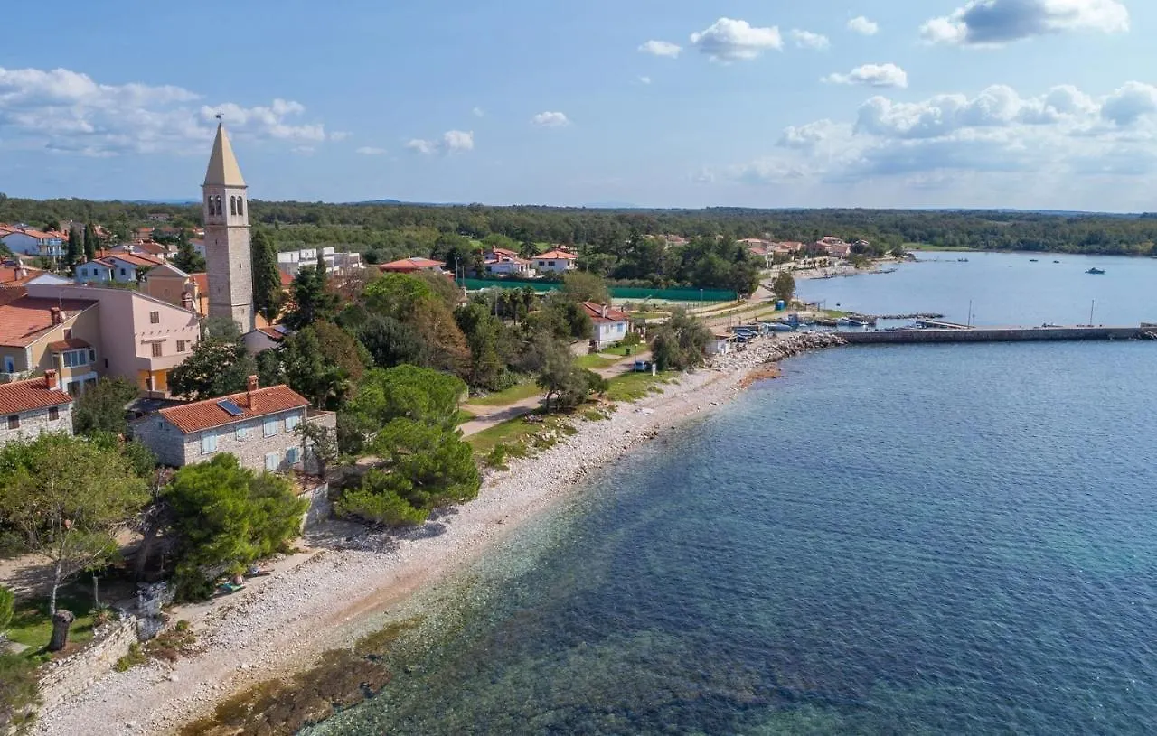 Guest house Apartment Complex Orzan Lovrecica