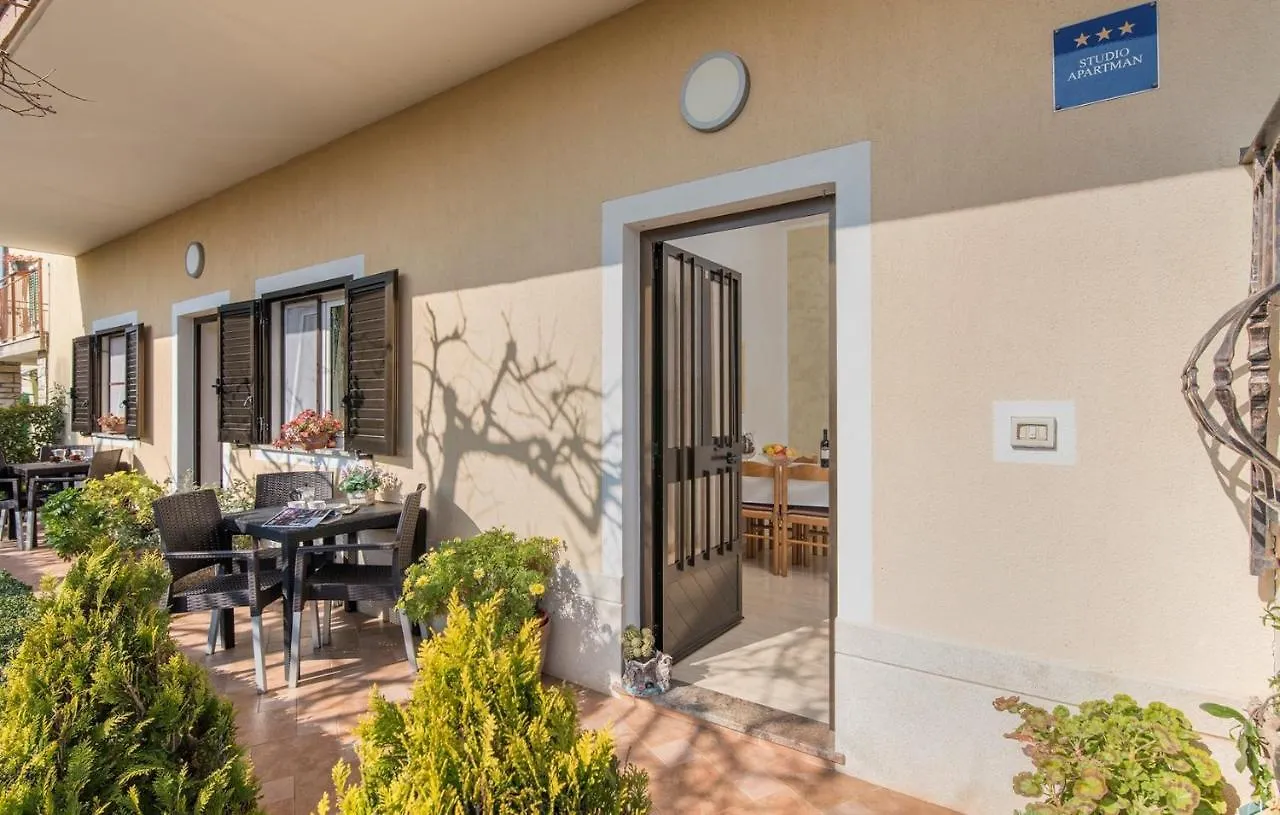 Apartment Complex Orzan Lovrecica Guest house Lovrecica (Istria)